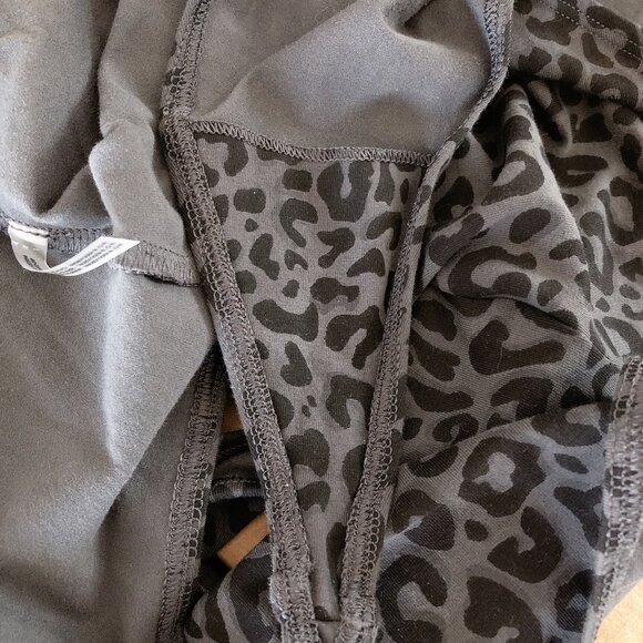 Aritzia TNA bodysuit top Large animal print tank top women’s grey black - Picture 14 of 15